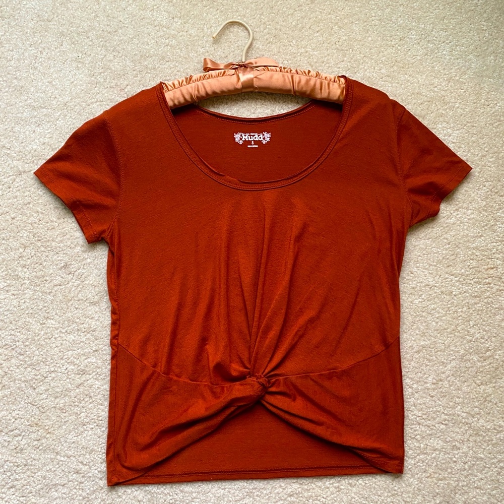 NWOT Mudd Burnt Orange Cropped T-Shirt